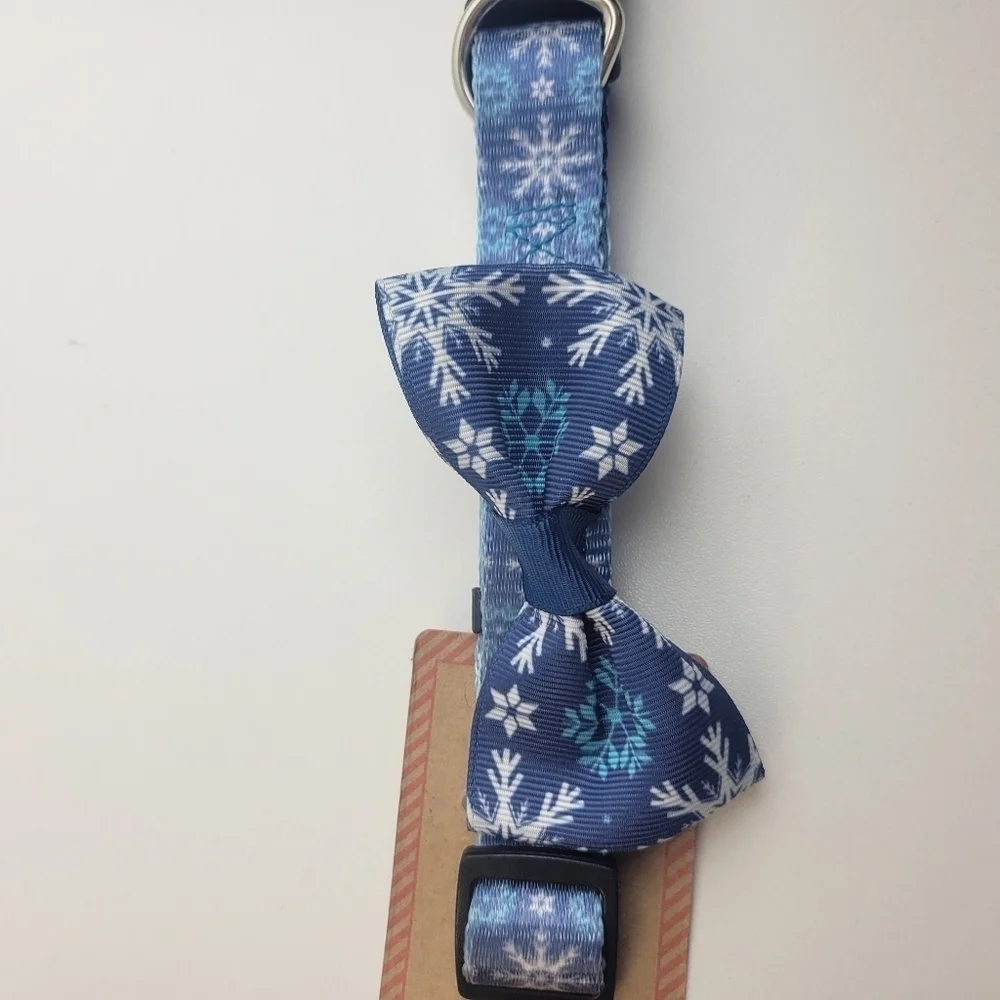 Dog collar with bow